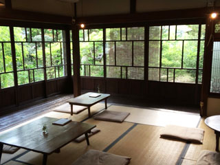 たけおごはん 店舗内装